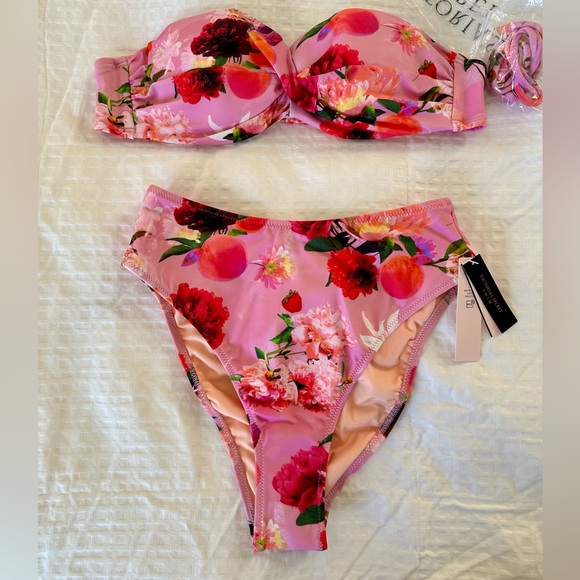 Victoria's Secret Mallorca Twist-front Bandeau Top & High-waist Cheeky Bottom - Picture 16 of 16